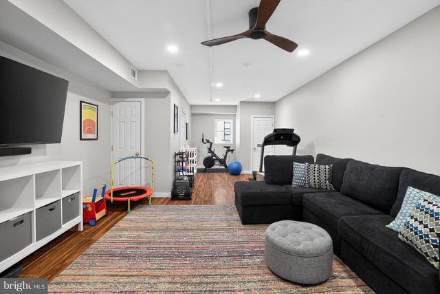 2246 CHRISTIAN ST, Philadelphia, PA 19146