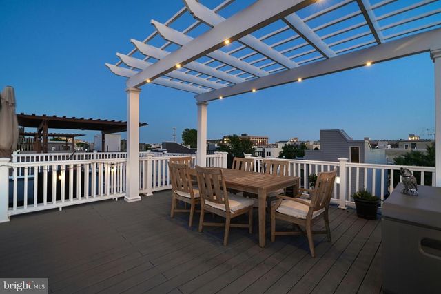 2246 CHRISTIAN ST, Philadelphia, PA 19146