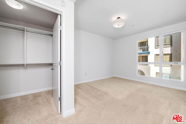 21301 Erwin Street 410, Woodland Hills, CA 91367