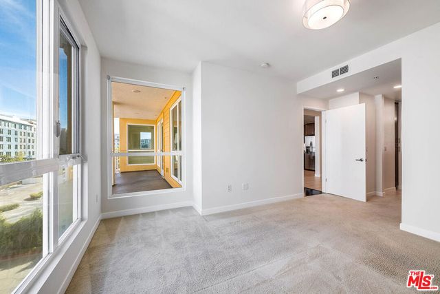 21301 Erwin Street 410, Woodland Hills, CA 91367