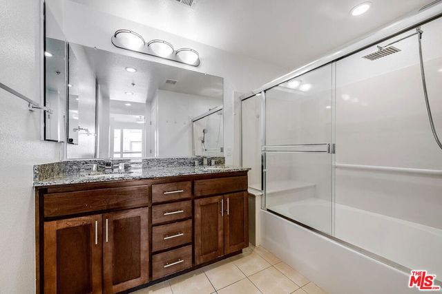 21301 Erwin Street 410, Woodland Hills, CA 91367