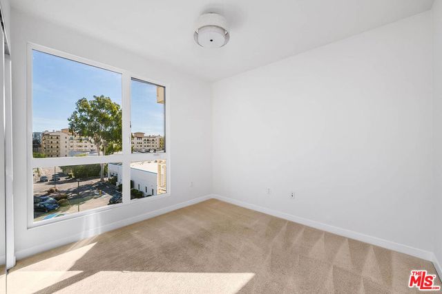 21301 Erwin Street 410, Woodland Hills, CA 91367