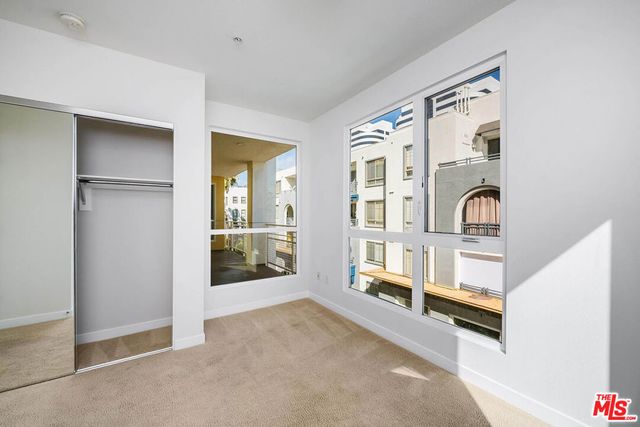 21301 Erwin Street 410, Woodland Hills, CA 91367