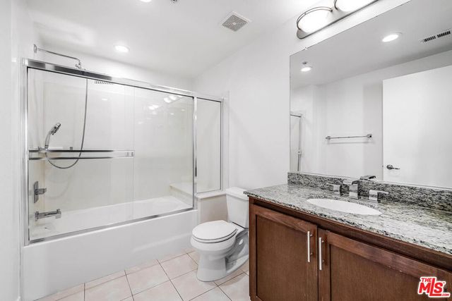 21301 Erwin Street 410, Woodland Hills, CA 91367