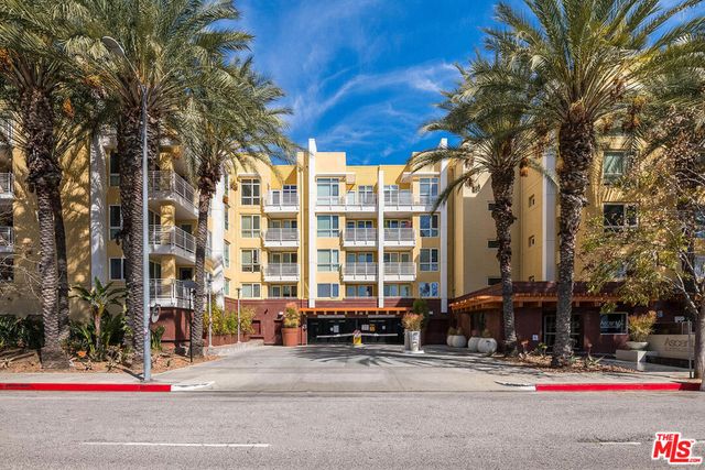 21301 Erwin Street 410, Woodland Hills, CA 91367