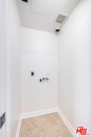 21301 Erwin Street 410, Woodland Hills, CA 91367