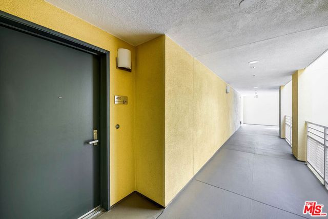 21301 Erwin Street 410, Woodland Hills, CA 91367