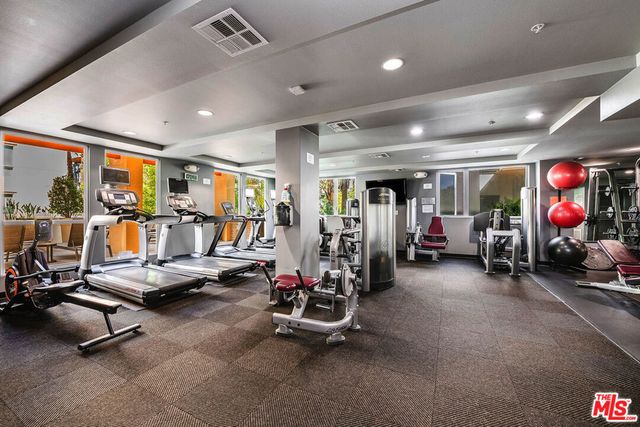 21301 Erwin Street 410, Woodland Hills, CA 91367