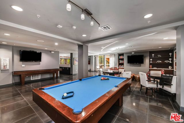 21301 Erwin Street 410, Woodland Hills, CA 91367