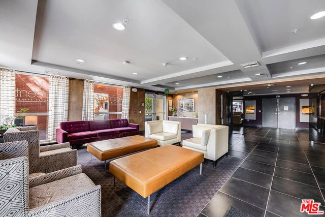 21301 Erwin Street 410, Woodland Hills, CA 91367