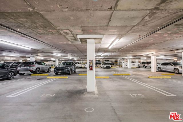 21301 Erwin Street 410, Woodland Hills, CA 91367