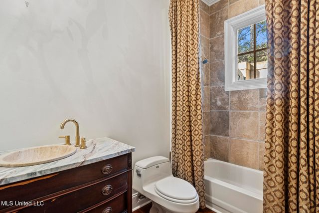 460 Saint Andrews Drive, Jackson, MS 39211