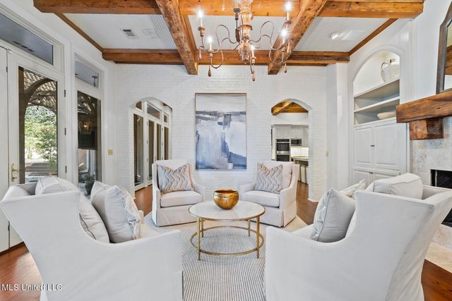 460 Saint Andrews Drive, Jackson, MS 39211