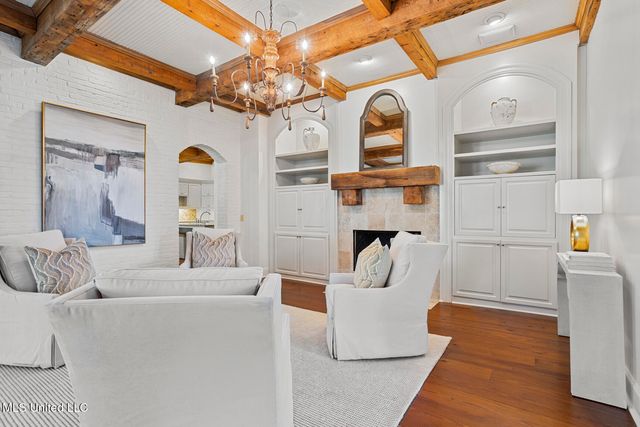 460 Saint Andrews Drive, Jackson, MS 39211