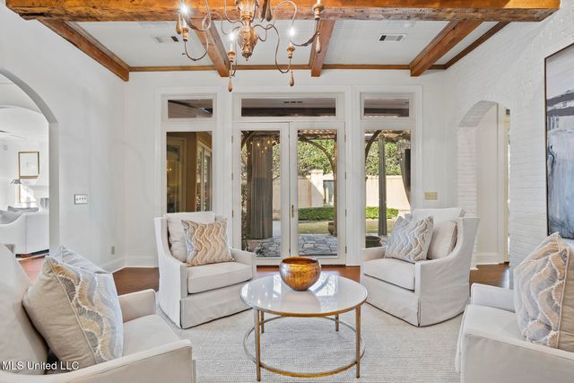 460 Saint Andrews Drive, Jackson, MS 39211