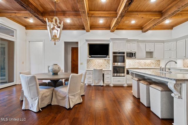 460 Saint Andrews Drive, Jackson, MS 39211