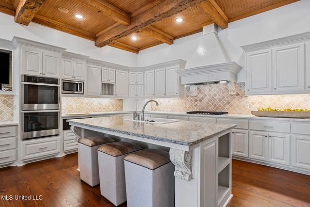 460 Saint Andrews Drive, Jackson, MS 39211