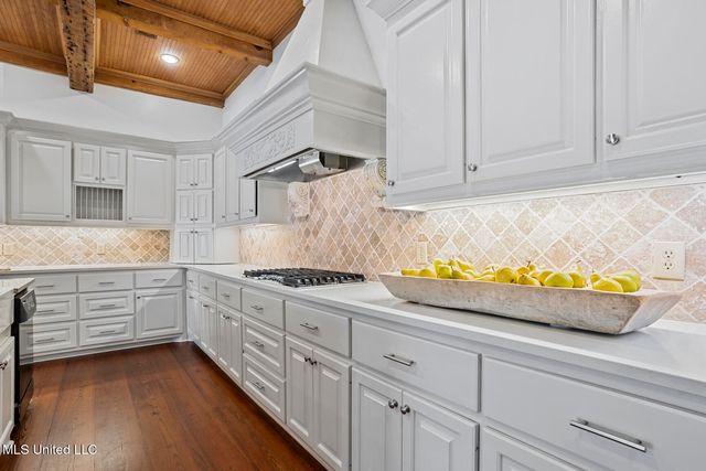 460 Saint Andrews Drive, Jackson, MS 39211