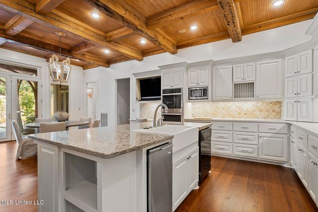 460 Saint Andrews Drive, Jackson, MS 39211