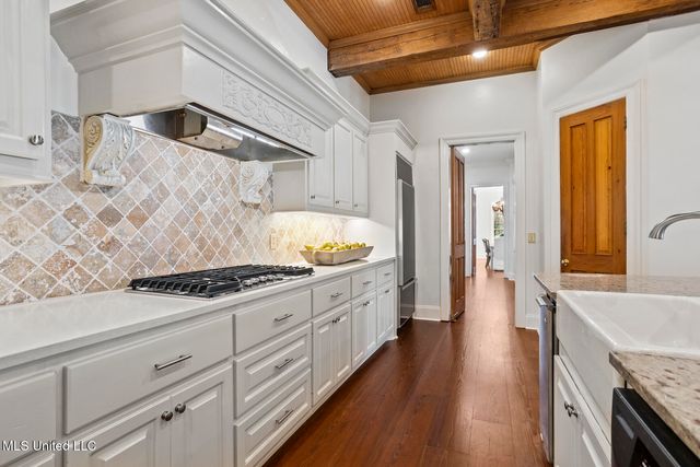 460 Saint Andrews Drive, Jackson, MS 39211