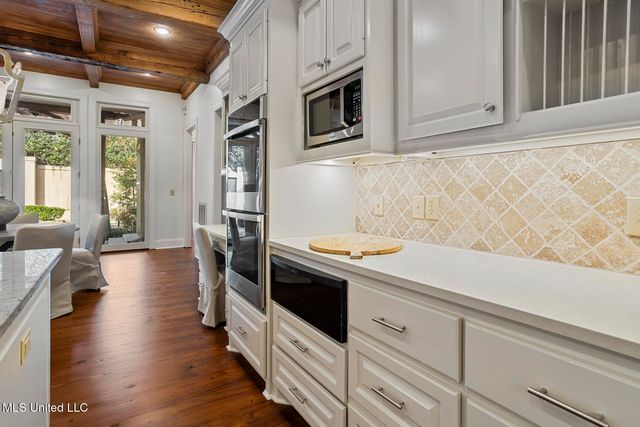 460 Saint Andrews Drive, Jackson, MS 39211