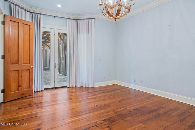 460 Saint Andrews Drive, Jackson, MS 39211