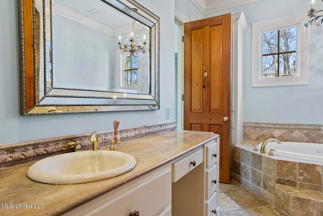 460 Saint Andrews Drive, Jackson, MS 39211