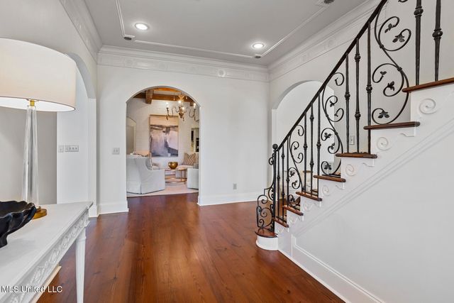 460 Saint Andrews Drive, Jackson, MS 39211