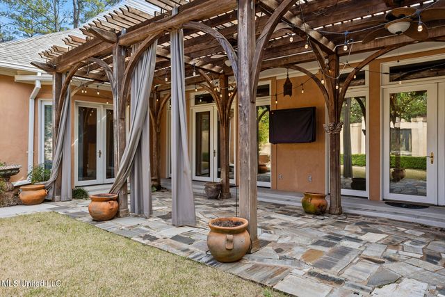 460 Saint Andrews Drive, Jackson, MS 39211