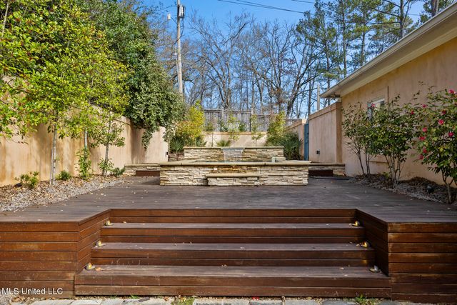 460 Saint Andrews Drive, Jackson, MS 39211