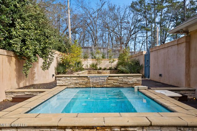 460 Saint Andrews Drive, Jackson, MS 39211