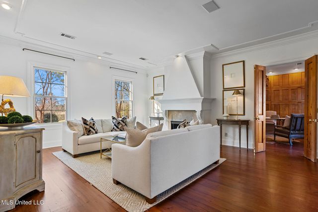 460 Saint Andrews Drive, Jackson, MS 39211