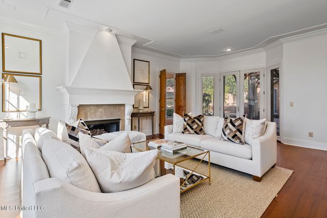 460 Saint Andrews Drive, Jackson, MS 39211