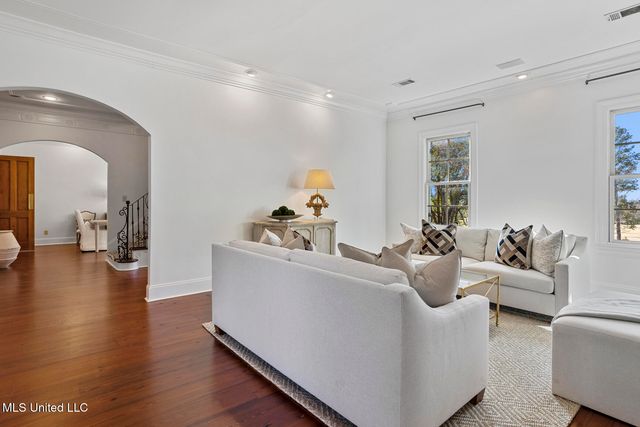 460 Saint Andrews Drive, Jackson, MS 39211