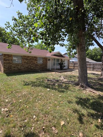 721 N Cummings Drive, Alvarado, TX 76009