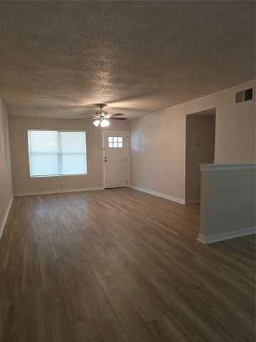 721 N Cummings Drive, Alvarado, TX 76009