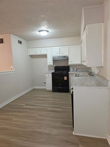721 N Cummings Drive, Alvarado, TX 76009