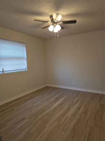 721 N Cummings Drive, Alvarado, TX 76009
