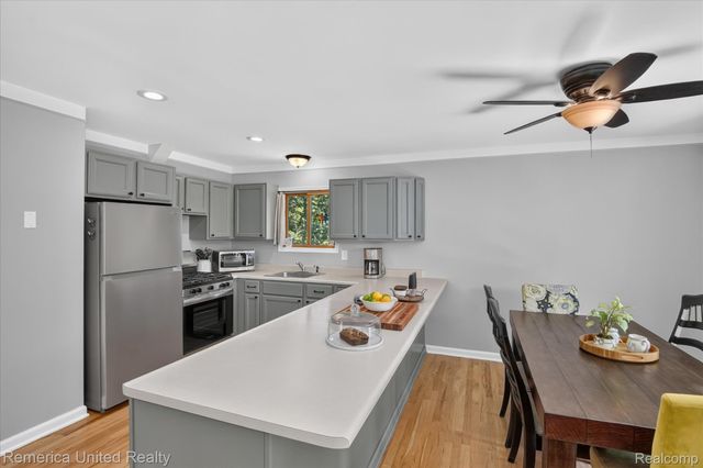 11521 Westshore Drive, Putnam Township, MI 48169