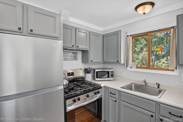 11521 Westshore Drive, Putnam Township, MI 48169