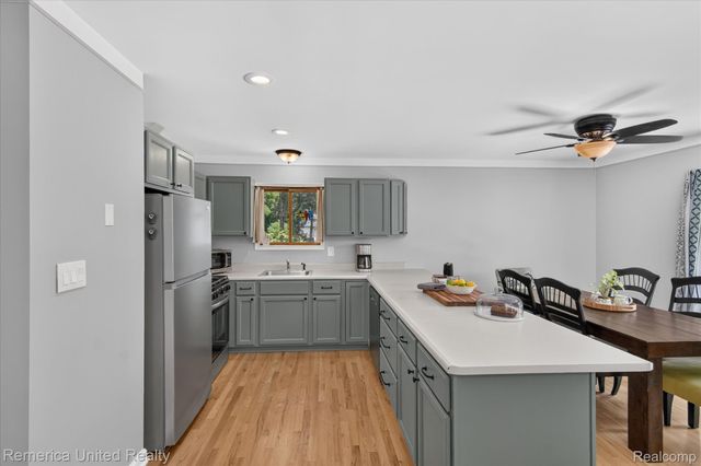 11521 Westshore Drive, Putnam Township, MI 48169