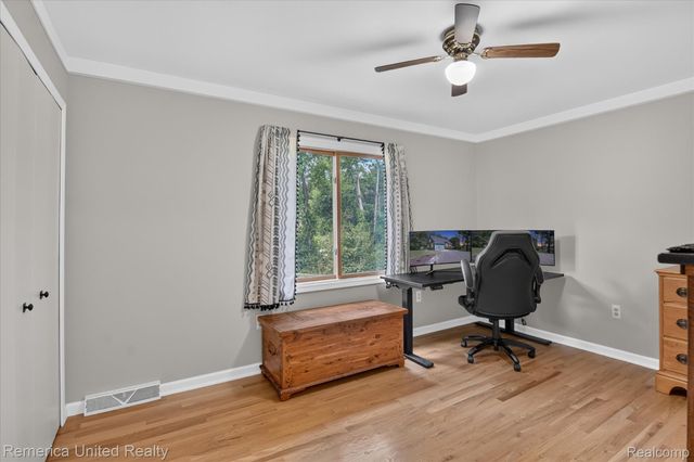 11521 Westshore Drive, Putnam Township, MI 48169