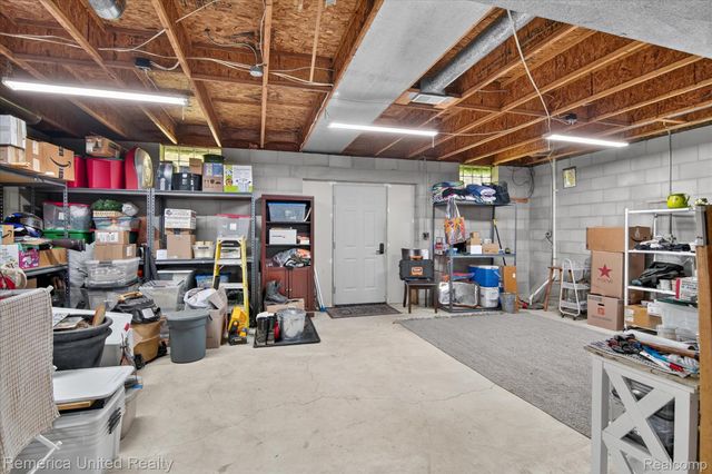 11521 Westshore Drive, Putnam Township, MI 48169