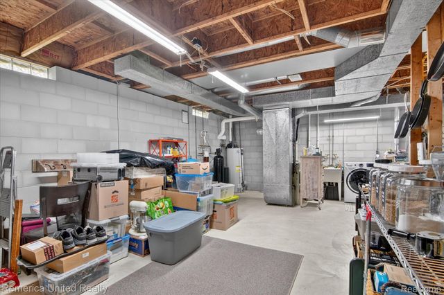 11521 Westshore Drive, Putnam Township, MI 48169