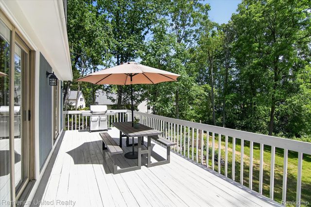 11521 Westshore Drive, Putnam Township, MI 48169