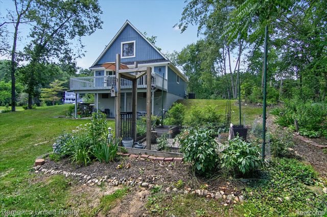 11521 Westshore Drive, Putnam Township, MI 48169
