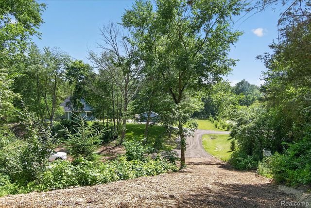 11521 Westshore Drive, Putnam Township, MI 48169