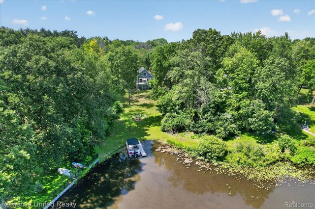 11521 Westshore Drive, Putnam Township, MI 48169