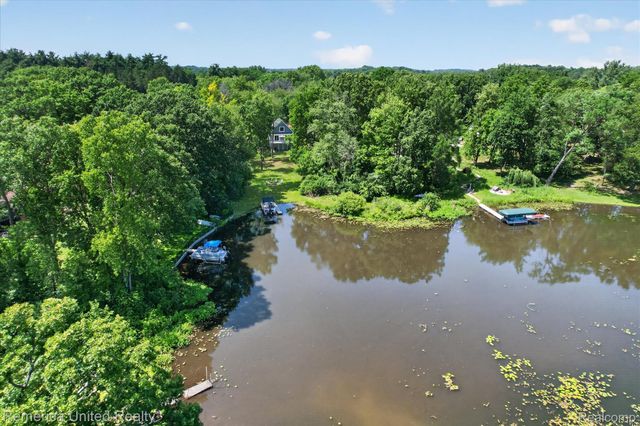 11521 Westshore Drive, Putnam Township, MI 48169