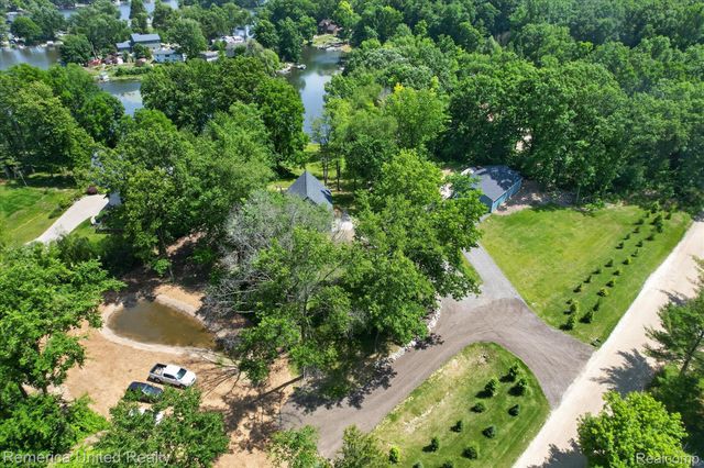 11521 Westshore Drive, Putnam Township, MI 48169